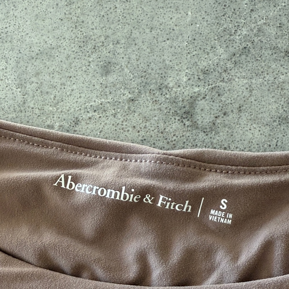 Abercrombie & FitchSoft taupe Short Sleeve Bodysuit BROWN SMALL - Picture 2 of 3